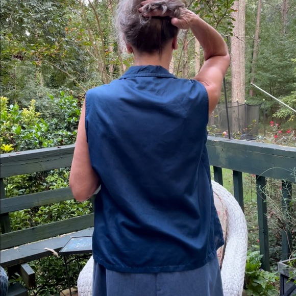 🤩 4/$25 Ship’n Shore Navy Blue Sleeveless Blouse - Picture 7 of 8
